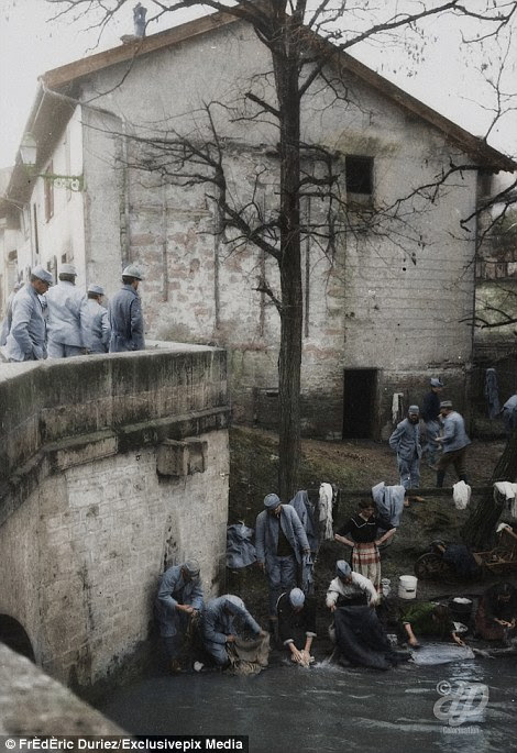 Soldiers do their laundry at the road of Vitry at Sainte Menehould on January 12, 1916