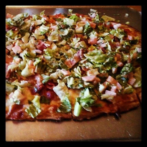 #blt #pizza OMG this is amazing! #moatmountain #whitemountains #newhampshire #food #sodelicious #yumo