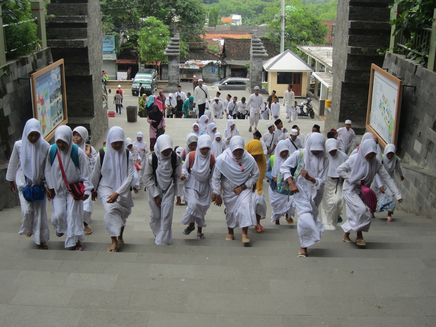 tangga Giri Kedhaton tangga menuju makam Sunan Giri