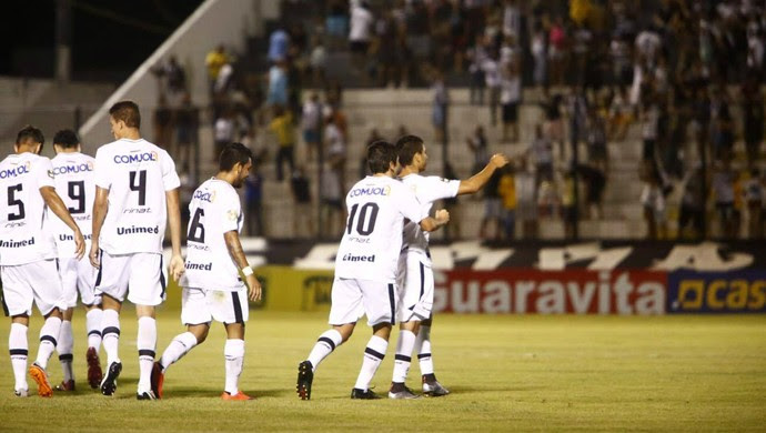 ABC x Guarani Estádio Frasqueirão Série C - gol Lúcio Flávio (Foto: Alexandre Lago/GloboEsporte.com)