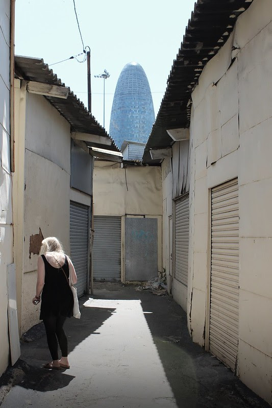 MERCAT DELS ENCANTS (FIRA BELLCAIRE) Y TORRE AGBAR