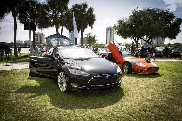 Tesla Model S and Spyker LM85