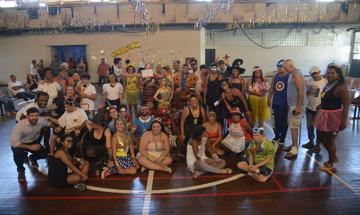 O Centro Integrado de Assistência à Pessoa com Deficiência - CIAD Mestre Candeia, no centro do Rio, faz festa de carnaval para os alunos e familiares
