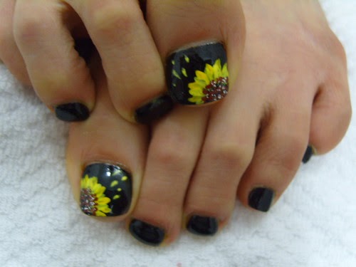 Black Flower Toe Nail Designs for Summer - wide 6