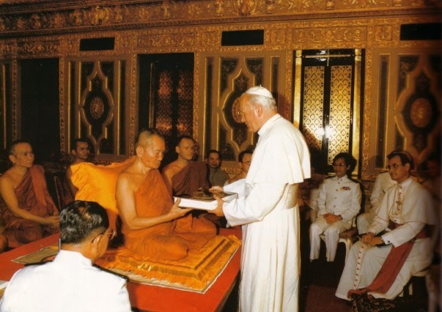 Juan Pablo II con budistas - abominación anticristo