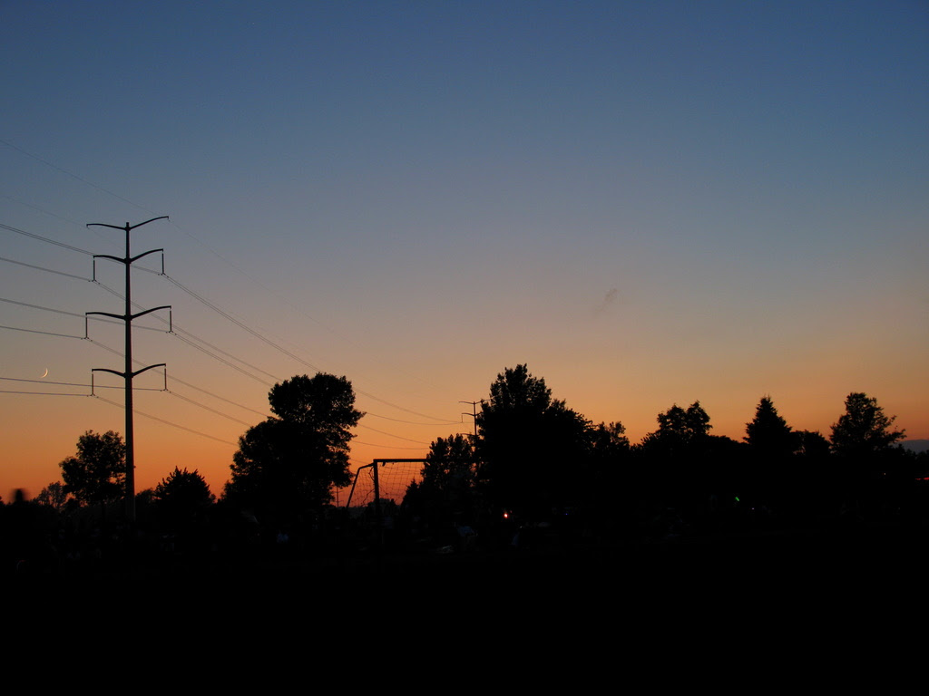 The red setting sun in the city of Cottage Grove.