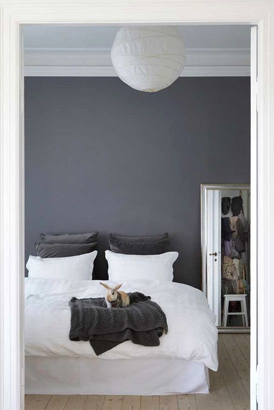 Love the dark gray walls contrasted by the white bed. From creamylife blog