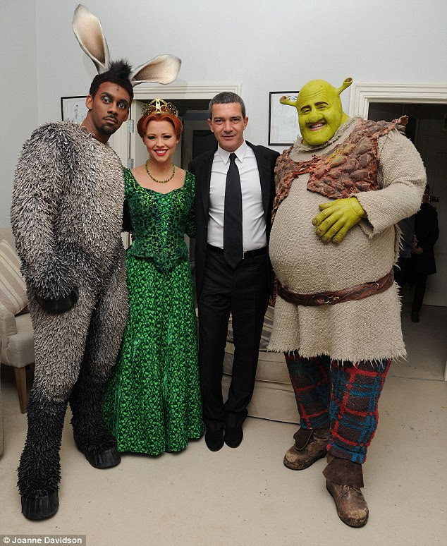 Só mais um dia no escritório: Antonio se reúne o elenco de Shrek: The Musical com Richard Blackwood, Walsh e Kimberley Nigel Lindsay