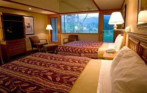 Hotel «Waynesville Inn Golf Resort and Spa», reviews and photos, 176 Country Club Dr, Waynesville, NC 28786, USA