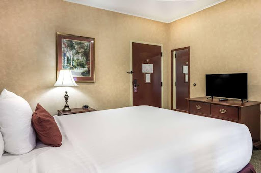 Hotel «Traditions at the Glen Resort and Hotel», reviews and photos, 4101 Watson Blvd, Johnson City, NY 13790, USA