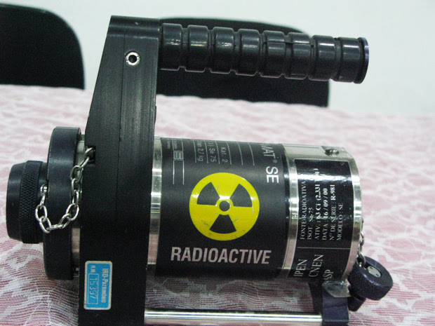Réplica do objeto roubado foi apresentada pela Comissão Nacional de Energia Nuclear (Foto: Christiano Ferreira/G1)