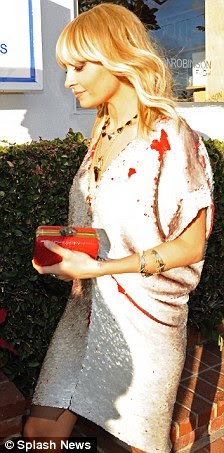 http://i.dailymail.co.uk/i/pix/2011/11/20/article-2064029-0EDE840800000578-674_224x453.jpg
