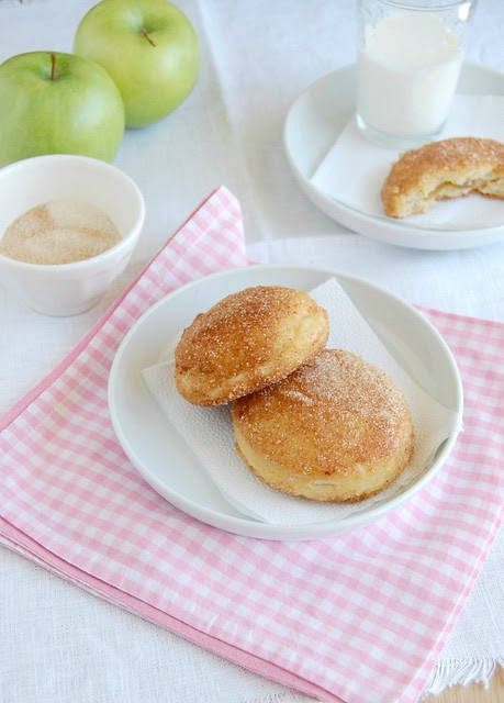 Baked apple and maple doughnuts / Doughnuts assados de maçã e xarope de bordo