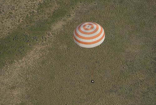 Expedition 35 Landing (201305140004HQ)