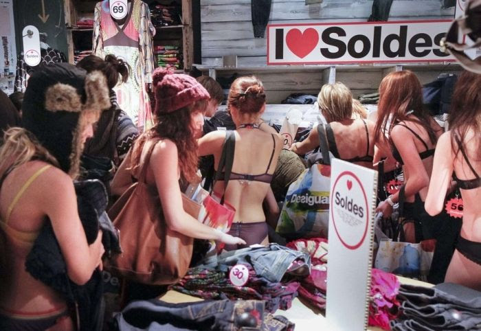 Arrive Half-Naked, Leave Fully Dressed Sale (44 pics) Arrive Half-Naked, Leave Fully Dressed Sale (44 pics)