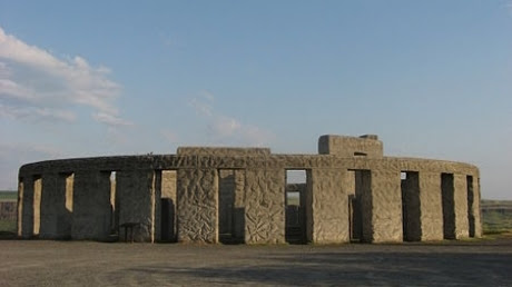 450px_maryhill_stonehenge_wwi_monument_13398400