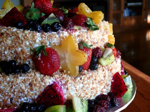 A Daily Obsession: Bountiful Fresh Fruit N Cream Cake