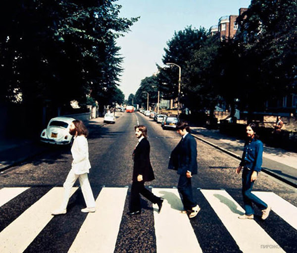 Bức ảnh màu ghi lại cảnh 4 thành viên ban nhạc lừng danh The Beatles băng qua đường Abbey năm 1969 Những bức ảnh hiếm của lịch sử thế giới