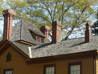 P1050836-2012-03-18--Wrens-Nest-Pheonix-Flies-west-facade-4-Chimneys