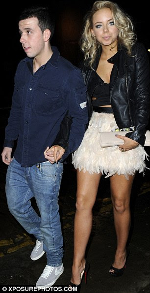 http://i.dailymail.co.uk/i/pix/2011/12/10/article-2072378-0F1FEB7B00000578-768_306x595.jpg