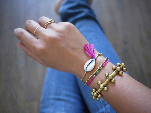 http://www.pinterest.com/pin/58828338856873873/ DIY Shell Bracelet