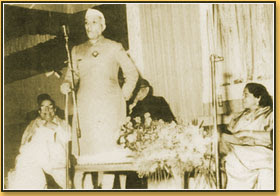 File:Jawaharlal Nehru inaugurating IPGMER.jpg