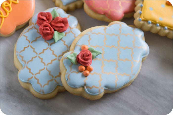 airbrushing cookies: the basics | bakeat350.blogspot.com