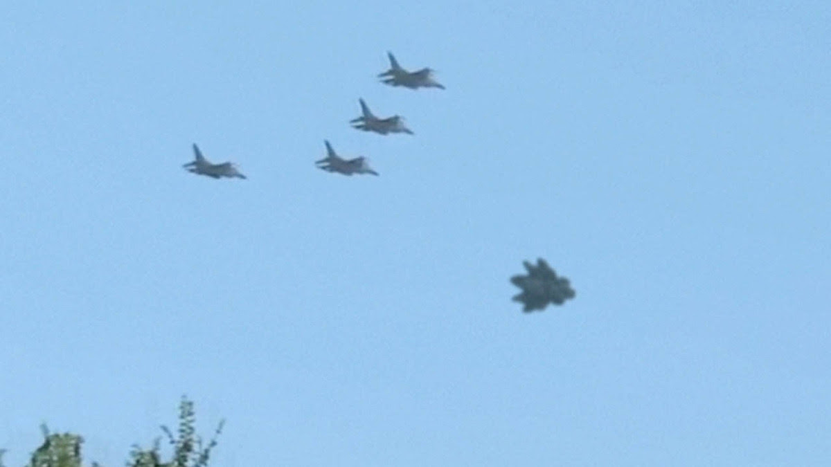 UFO Escorted By Jet Fighters Over US Military Base In Turkey!