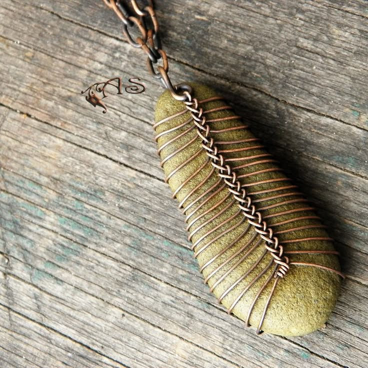 http://www.pinterest.com/pin/58828338856817725/ What a wonderful and stuning way to wrap an undrilled or pretty beach stone. I love it, seems a stone feather