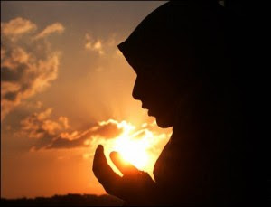 muslimah berdoa