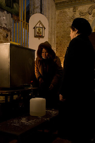 Epiphany bathing in New Jerusalem's monastery. On Epiphany the believers come to pray and for the holy water. Women fill their cans with holy water. Верующие берут святую воду канистрами.