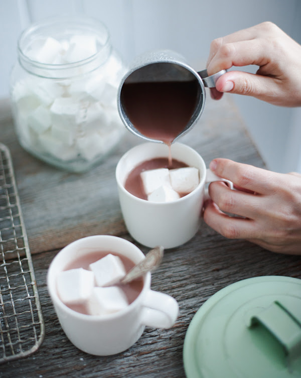 hot chocolate & marshmallows