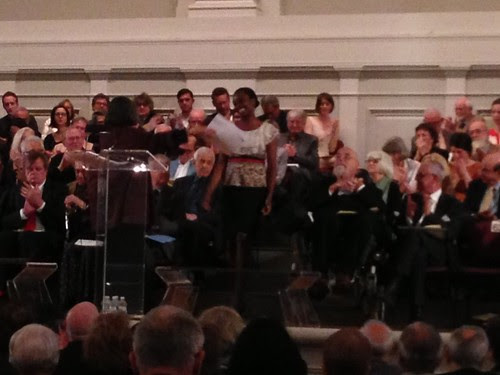 Artist Njideka Akunyili, receiving her award