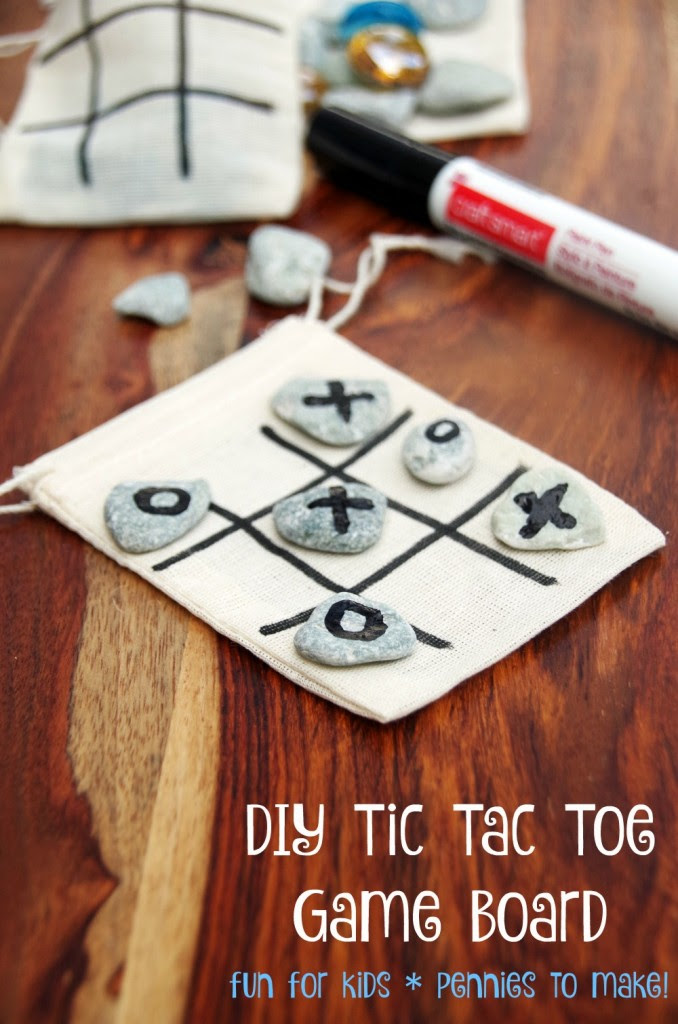 DIY Tic Tac Toe Game Board makes an easy travel game for kid and costs only pennies to make!