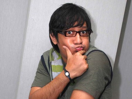 http://ter-paling.blogspot.com/2012/02/pantun-raja-gombal-deni-cagur-comedy_13.html