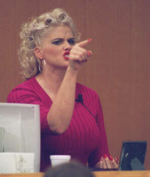 Smith points to her late husband's son, E. Pierce Marshall, during testimony in 2001. Photo: Carlos Antonio Rios, Chronicle