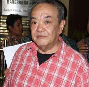 Anggoro, Sungguh sakti orang ini, dia mampu mengatur atur pejabat tinggi negara Anggoro, Sungguh sakti orang ini, dia mampu mengatur atur pejabat tinggi negara