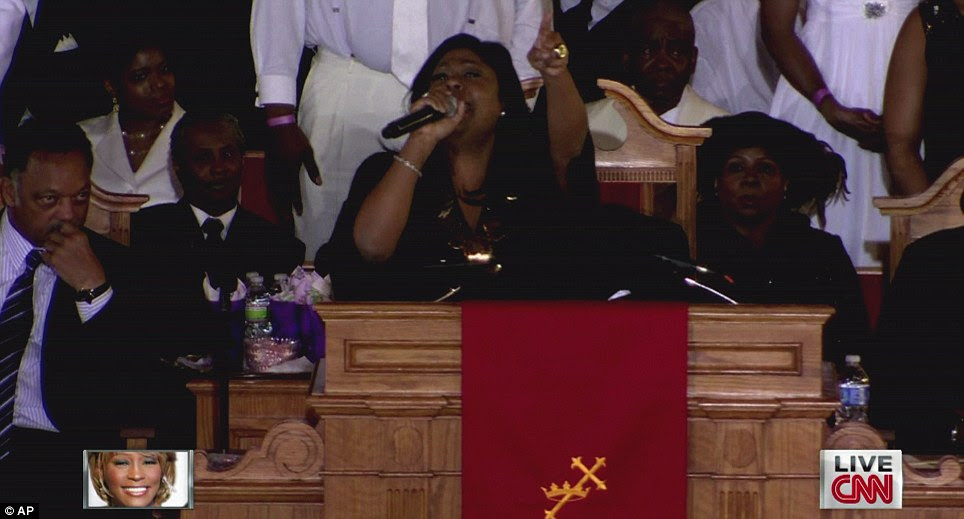 Louvor: Kim Burrell canta uma das canções favoritas Whitney, mudando a letra para torná-lo mais pessoal da cantora