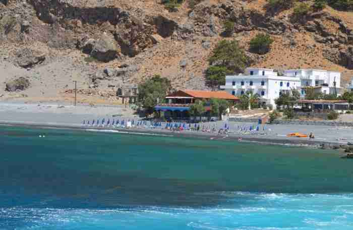 Το απομονωμένο ελληνικό χωριό που για να πας πρέπει να διασχίσεις το μακρύτερο φαράγγι της χώρας Το απομονωμένο ελληνικό χωριό που για να πας πρέπει να διασχίσεις το μακρύτερο φαράγγι της χώρας