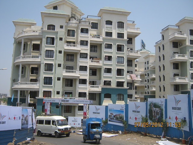Reelicon Garden Grove & Traffic on Hairpin Turn of Katraj Ambegaon Khurd Road at Windsor County, 1 BHK 2 BHK & 3 BHK Flats near Reelicon Garden Grove, Datta Nagar, Ambegaon Budruk, Pune 411046