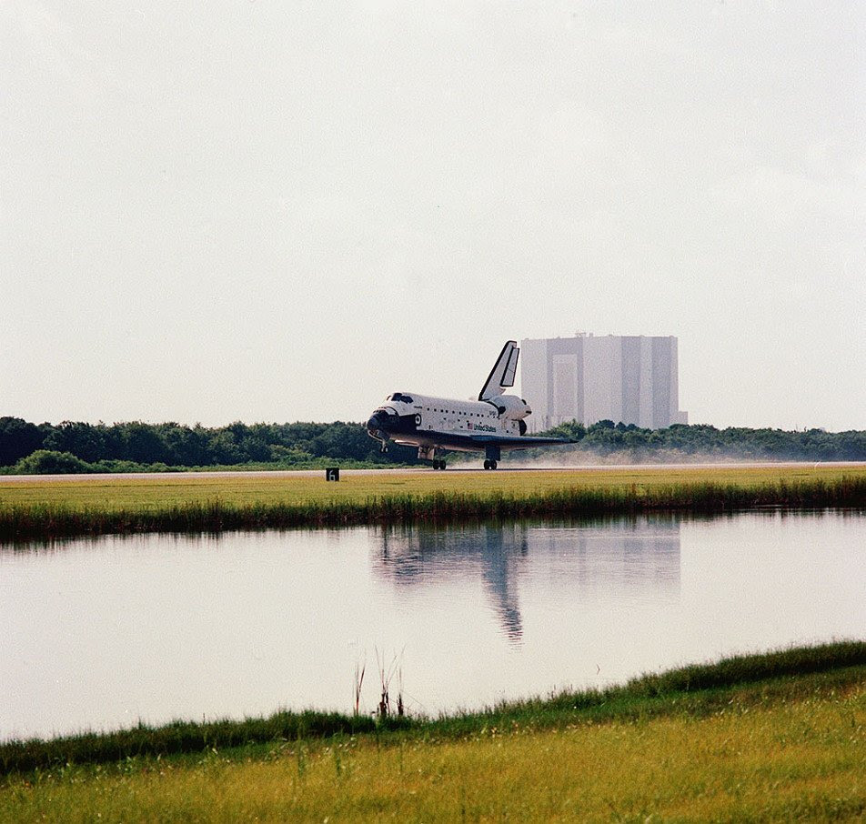 Aug08-1992-STS46landing