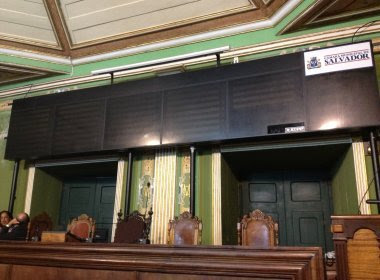 Câmara não realiza sessão; oito vereadores aparecem