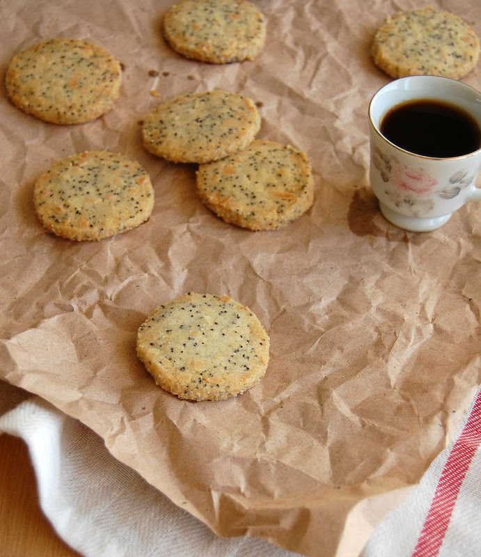 Almond poppy seed cookies / Biscoitos de amêndoa e sementes de papoula