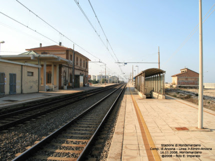 Ο σιδηροδρομικός σταθμός στη Montemarciano.  Πηγή: Trenomania.org