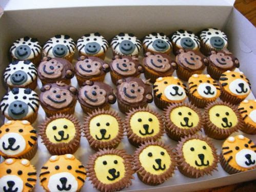 Cute fir a playdate. zoo animal cupcakes! @Patricia Smith Smith Smith Silva, perfect for you know who!