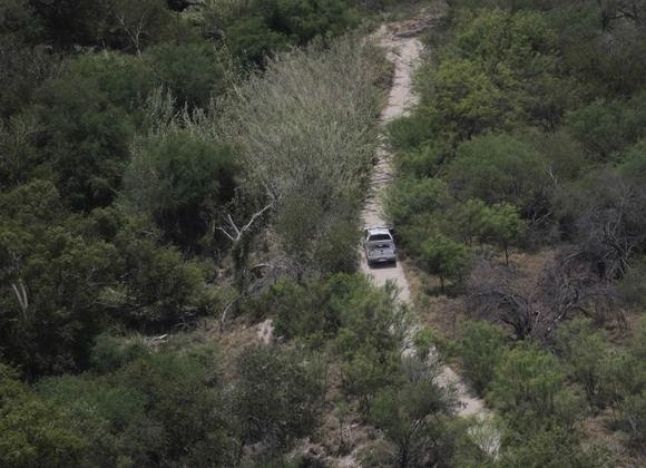 A Customs and Border Protection vehicle patrols near the Rio Grande along the U.S.-Mexico border near Mission, Texas July 24, 2014.  REUTERS/Eric Gay/Pool