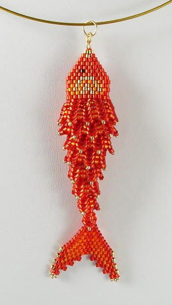 http://www.pinterest.com/pin/73113193920781258/ Gold Fish! Advanced beadweaving project using Peyote, Brick, Herringbone, and Ladder stitches. The finished pendant is about 3 1/2 inches in length, and about 5/8 inch in thickness. Tools required are chain nose pliers to open and close jump rings.