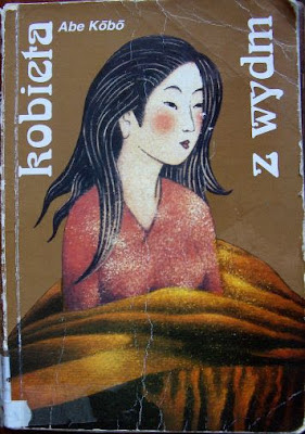 Abe Kobo. Kobieta z wydm.