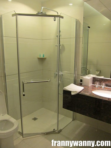 ramada hotel 18