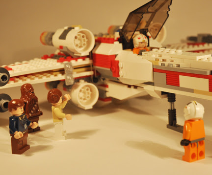 lego x wing minifigure scale